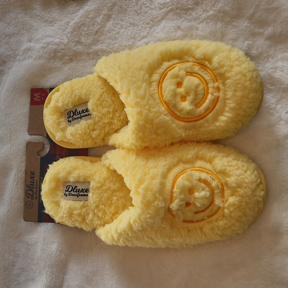 Dearfoams Smiley Yellow Slippers NWT